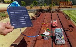 Hongjie Dai y su laboratorio de investigación en la Universidad de Stanford han desarrollado un prototipo que puede generar combustible de hidrógeno a partir del agua de mar.