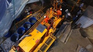 La empresa concesionaria calcula que en Cascabel existen reservas de 10,9 millones de toneladas de cobre y más de 23 millones de onzas de oro.