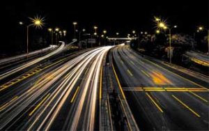 Cargar los autos eléctricos de manera inalámbrica ya es posible mientras conduces