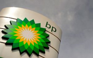 BP anuncia recorte de 10,000 empleos por precios del petróleo históricamente bajos