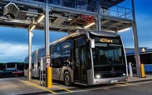 Nuevo autobus eléctrico artículado de Mercedes-Benz usará batería de estado sólido