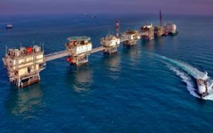 Arabia Saudita y Kuwait reanudan la producción de un enorme yacimiento de petróleo