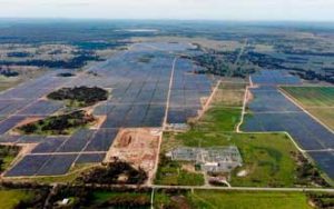 El parque solar más grande de Australia comienza a suministrar energía a la red