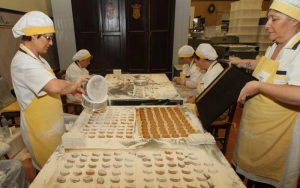 Elaboración de dulces de La Despensa de Palacio de Estepa