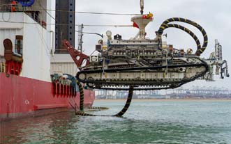 El robot sumergible 'Deep Dig-It' es utilizado para conectar parques eólicos marinos en Holanda