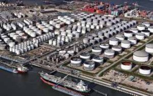 Nueva capacidad de almacenamiento privado en China apoya aumento de compra de crudo en 2021