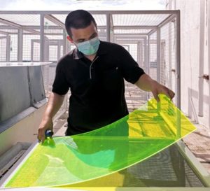 El sustrato, cuando se aplica a materiales, es fuerte, translúcido y puede moldearse en diferentes formas.