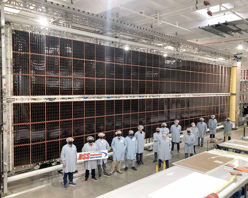 Uno de los arreglos solares que se desplegarán en la ISS