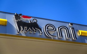 Eni apunta a la total neutralidad de carbono en sus operaciones para 2050