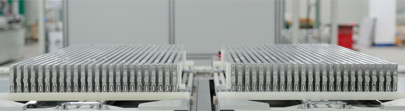 BYD desarrolla de forma independiente todos los componentes clave en la línea de producción de la batería Blade.