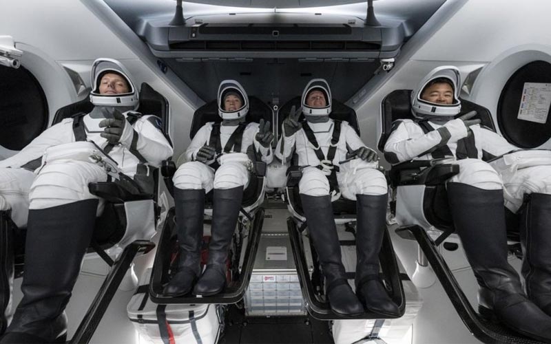 Los cuatro astronautas Crew-2 de la cápsula Dragon Endeavour de SpaceX 