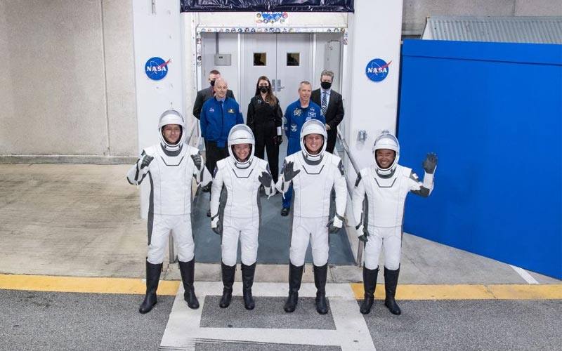 spacex lanza a 4 astronautas a la estacion espacial internacional y consigue el aterrizaje del cohete grafica2 11357