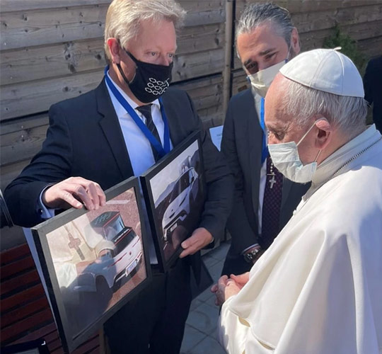 Fisker construirá el primer papamóvil totalmente eléctrico para el Papa Francisco