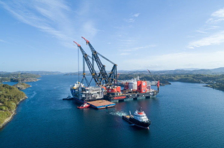 Sleipnir levantó la cubierta P2 de 12.050 toneladas métricas, que es la cubierta más pesada del mundo que se ha levantado hasta ahora