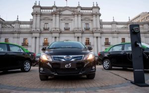 chile entrega los primeros taxis 100 electricos que circularan por la capital grafica 12298