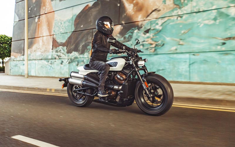 harley davidson hace acto de presencia en automobile barcelona con sus ultimas novedades 12967