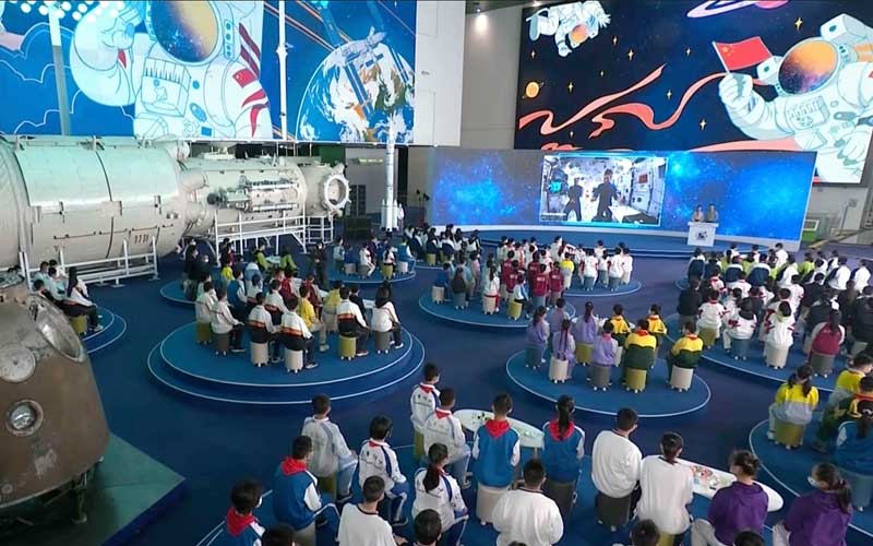 astronautas chinos dan una clase de ciencia en directo desde la estacion espacial grafica3 13715