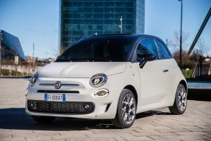 Al principio, la conversión solo está disponible para autos pequeños como el Fiat 500