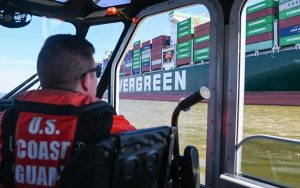 un portacontenedor de evergreen encalla casi un ano despues del bloqueo del canal de suez grafica 14716