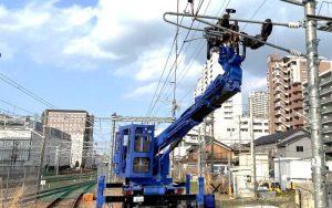 En Japón construyen un robot gigante para reparar las líneas eléctricas