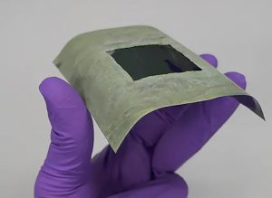 Figura 1. La nueva versión de la hoja artificial es liviana y puede flotar en el agua