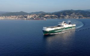 Amazon emplea las autopistas del mar para facilitar las entregas entre España e Italia y reducir su huella de CO₂