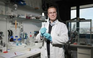 Una hoja artificial que funciona con energía solar obtiene hidrógeno del aire