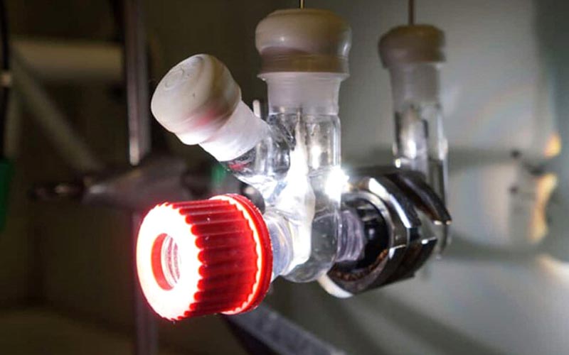 Un reactor solar convierte los residuos plásticos y el CO2 en combustibles sostenibles