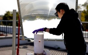 Un semiconductor autorregenerativo produce hidrógeno y es capaz de resistir una luz equivalente a 160 soles