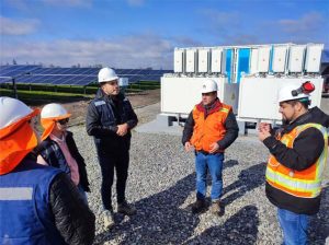 Inauguran 1ª planta fotovoltaica PMGD con almacenamiento de baterías de litio, conectada a distribución en Chile
