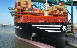 Europa recibe al nuevo mayor buque portacontenedores del mundo