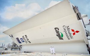 Un barco fletado por Cargill zarpa para probar la energía eólica