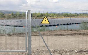 Los paneles solares flotantes convierten antiguas instalaciones industriales en "minas de oro" de energía verde