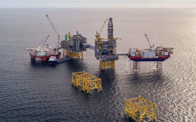 El petróleo cae tras el reinicio del yacimiento de Sverdrup, pero temores geopolíticos le sirven de soporte