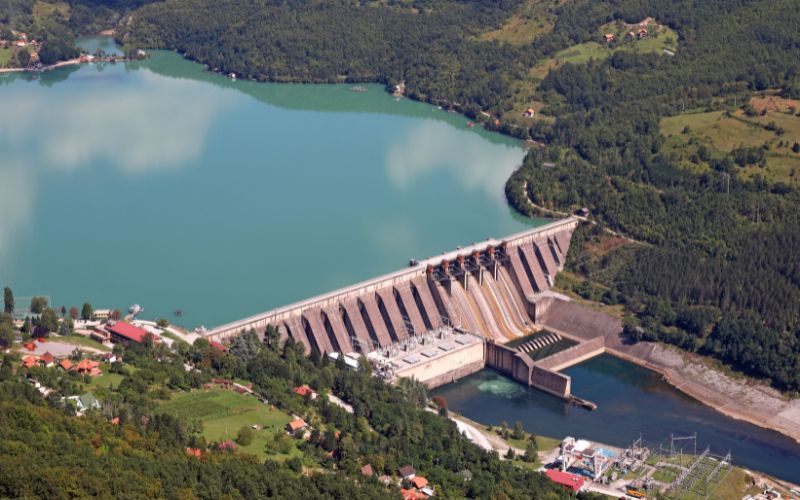 Argentina abre la llave de la energía hidroeléctrica: Licitación de cuatro centrales