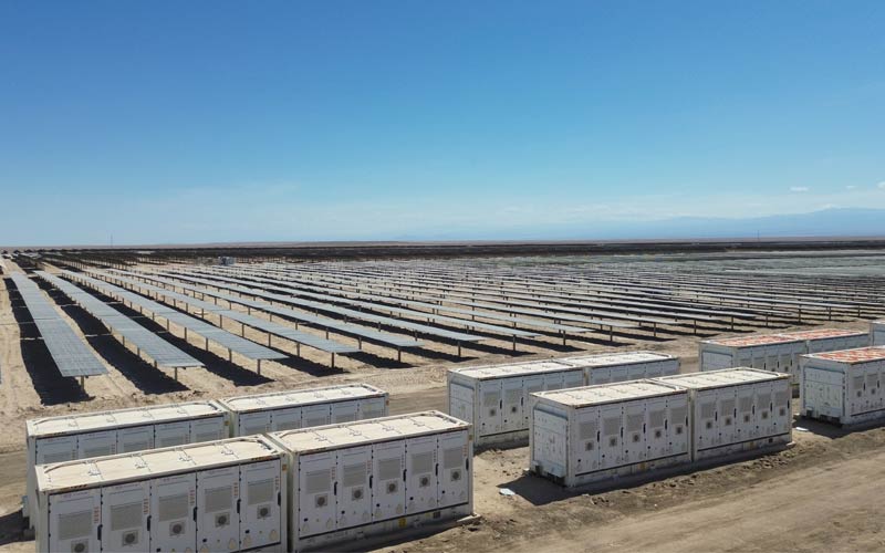 Inauguran la planta solar con almacenamiento en baterías más grande de América Latina