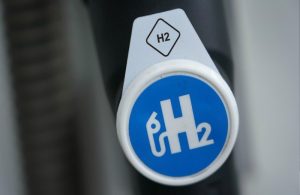 El hidrógeno emerge como un portador energético crítico para descarbonizar sectores de difícil electrificación.